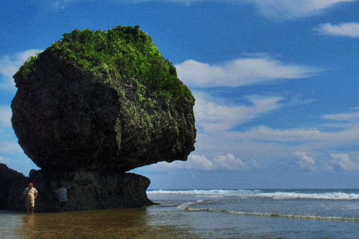 magpupungko-rock-siargao