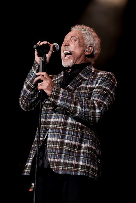 tom jones concert dubai jazz festival