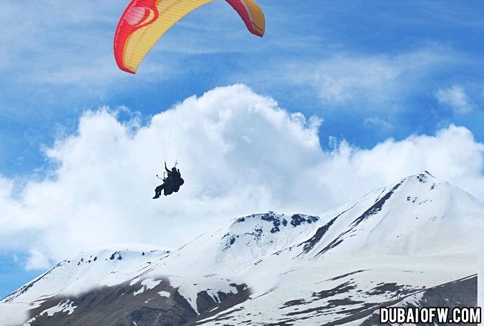 paragliding in georgia caucasus mountains