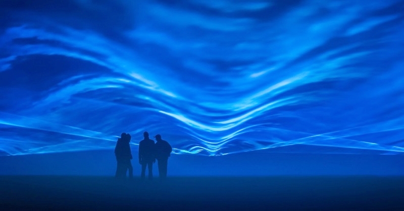 FREE Light Show in Dubai Features Underwater Illusion 1