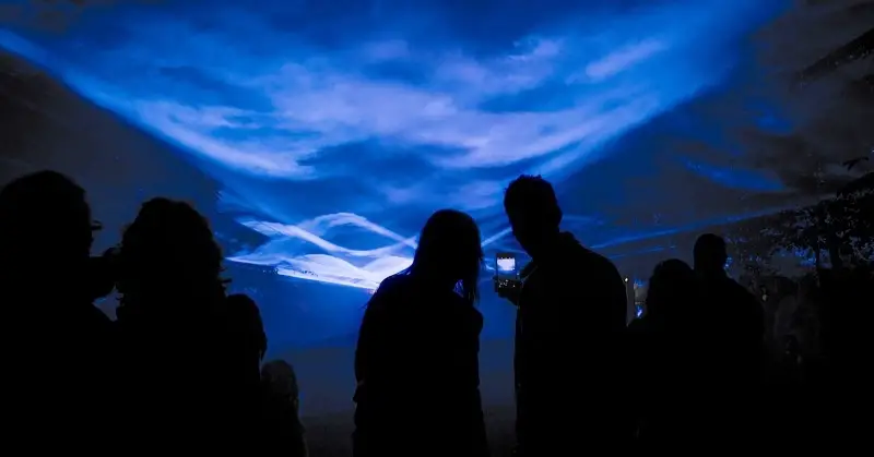 FREE Light Show in Dubai Features Underwater Illusion 3