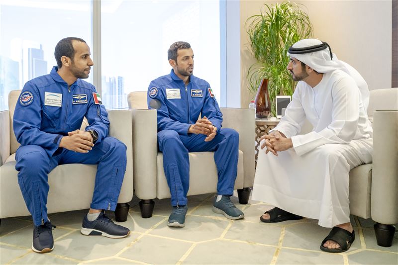 sheikh hamdan uae and astronauts