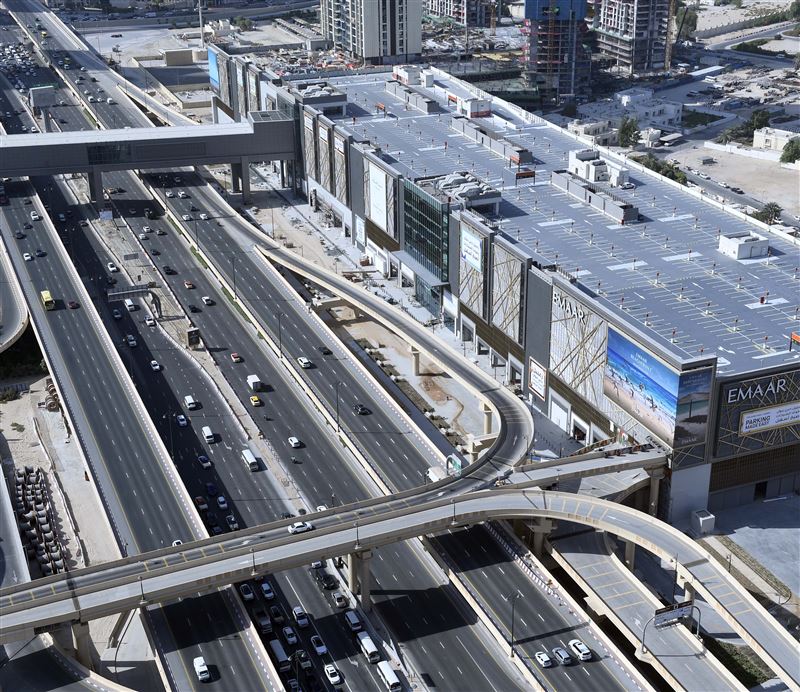 new road bridge dubai mall