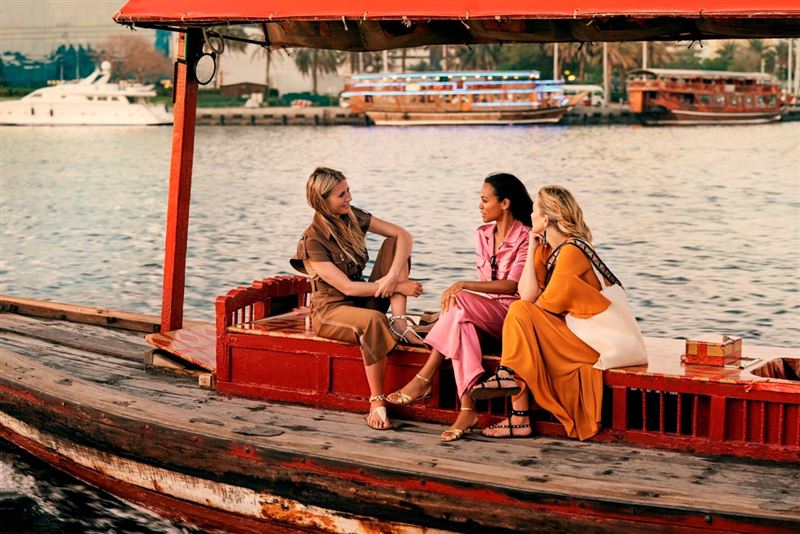 A Story Takes Flight Gwyneth Paltrow, Kate Hudson, & Zoe Saldana Visits Dubai!