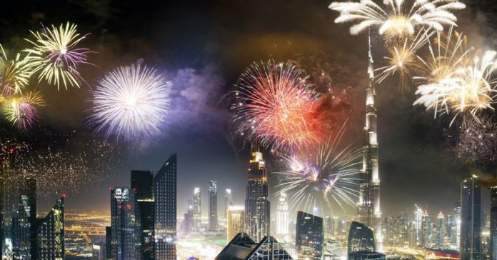 Burj Khalifa New Year's Eve Fireworks to begin before Midnight | Dubai OFW