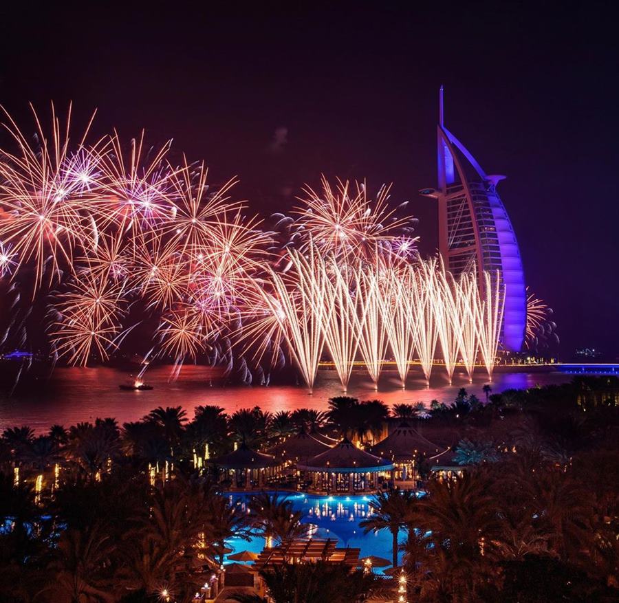 25 PHOTOS: How Dubai Celebrated the 2020 New Year with Fireworks ...