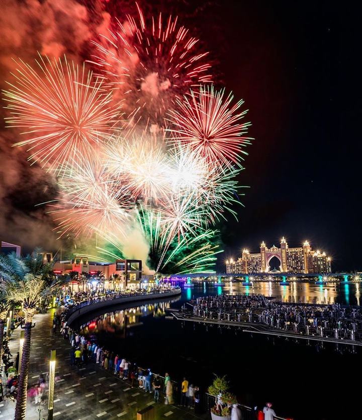 25 PHOTOS: How Dubai Celebrated the 2020 New Year with Fireworks ...