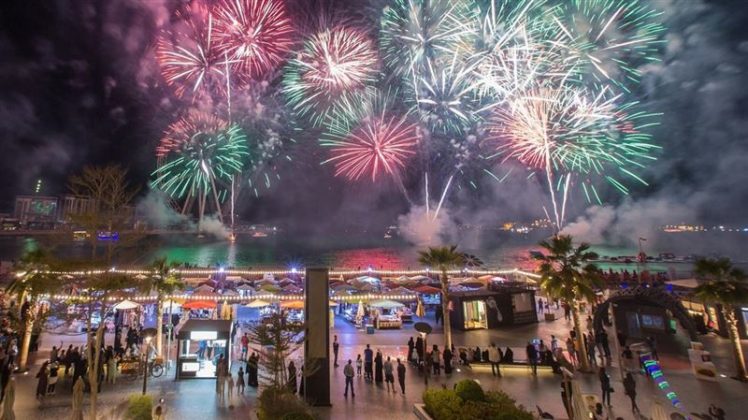 Fireworks Every Night In Dubai During Dubai Shopping Festival Season ...