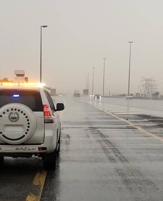 roads in dubai police rain