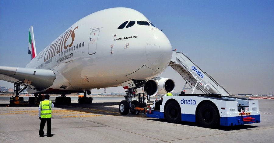 emirates suspends all flights