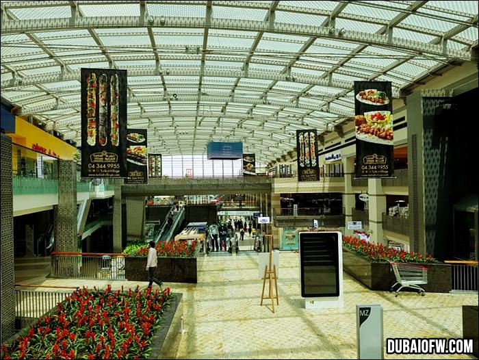 Malls in Dubai partiallyu reopen