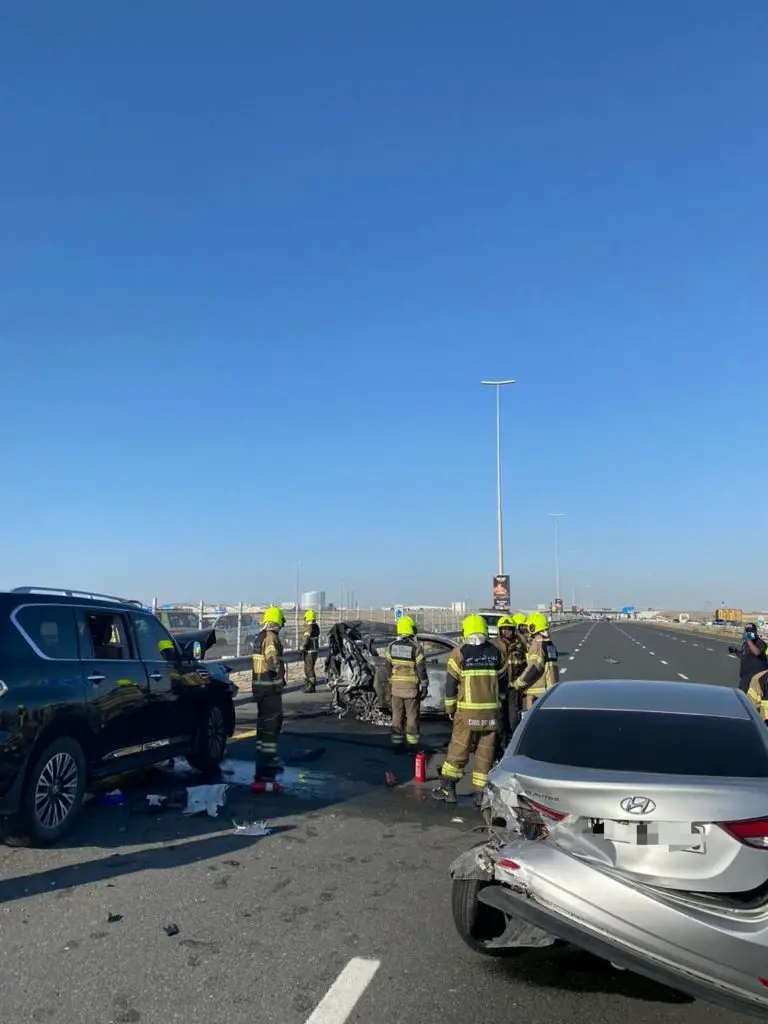 3 burned in car crash sheikh zayed road