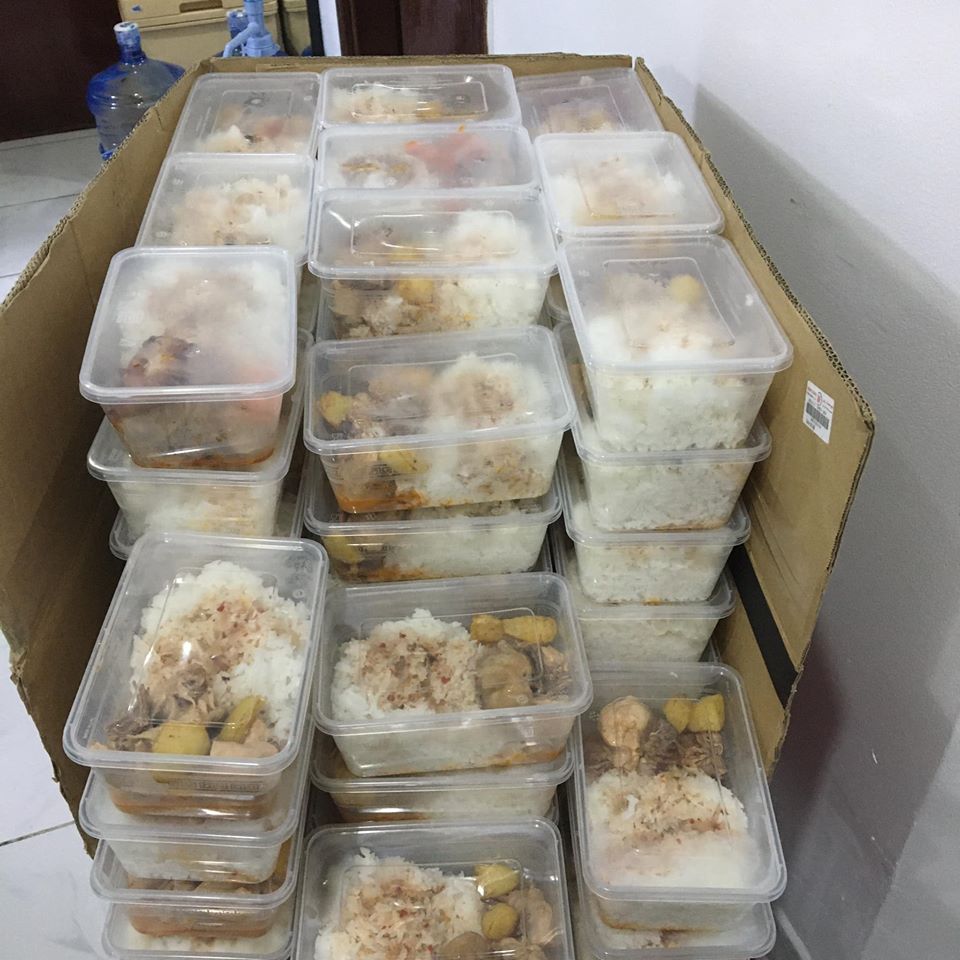 Jobless Pinay in Dubai Distributes Free Packed Meals for Filipino Community