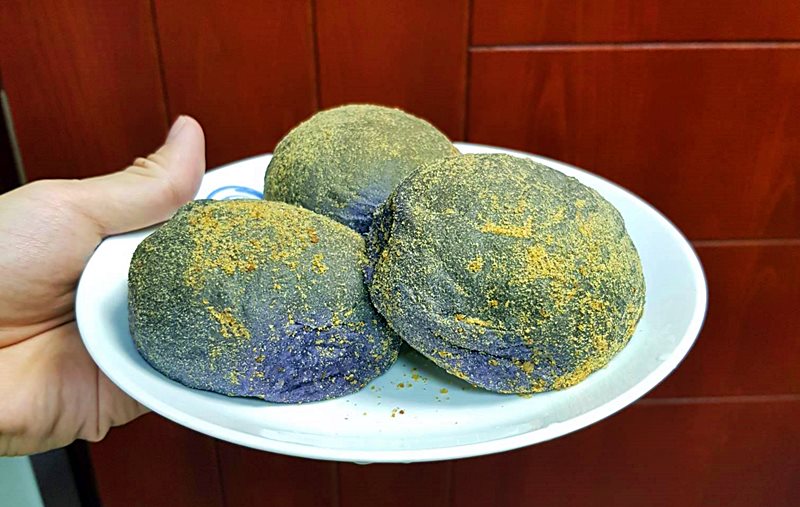 ube cheese pandesal dubai