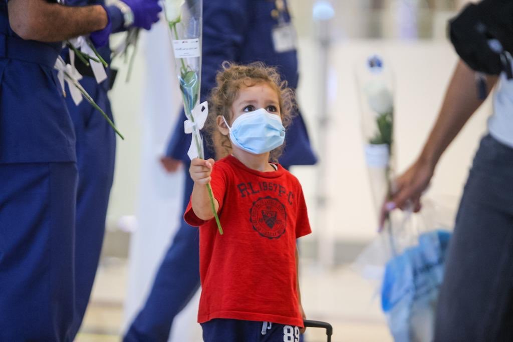 dubai gives lebanese flowers