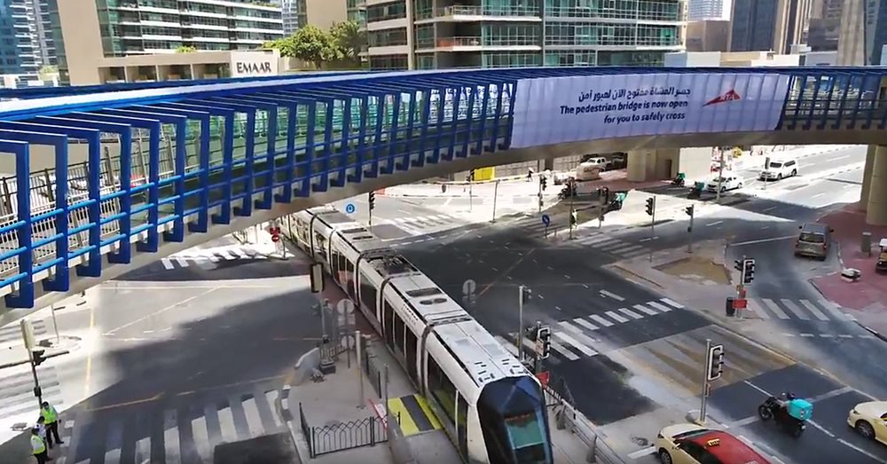 4 way pedestrian footbridge in dubai marina