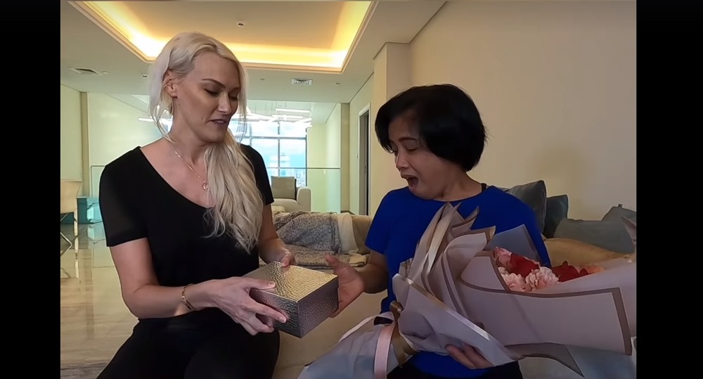 supercar blondie surprises dubai employee