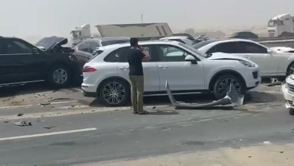 vehicles crash emirates road
