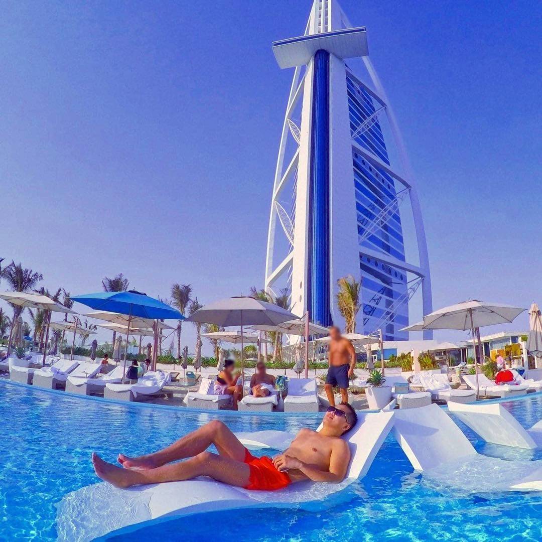 aquino plotado in dubai burj al arab